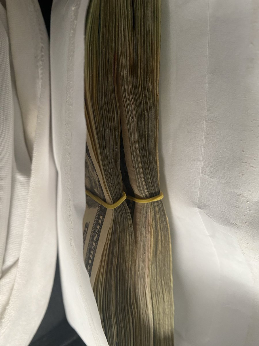 overkillpeezy35's tweet photo. 3k put it in my hands like it belongs to me🫵🏾🤲🏾💫🏆👠 https://t.co/ISqVLOiFMO
