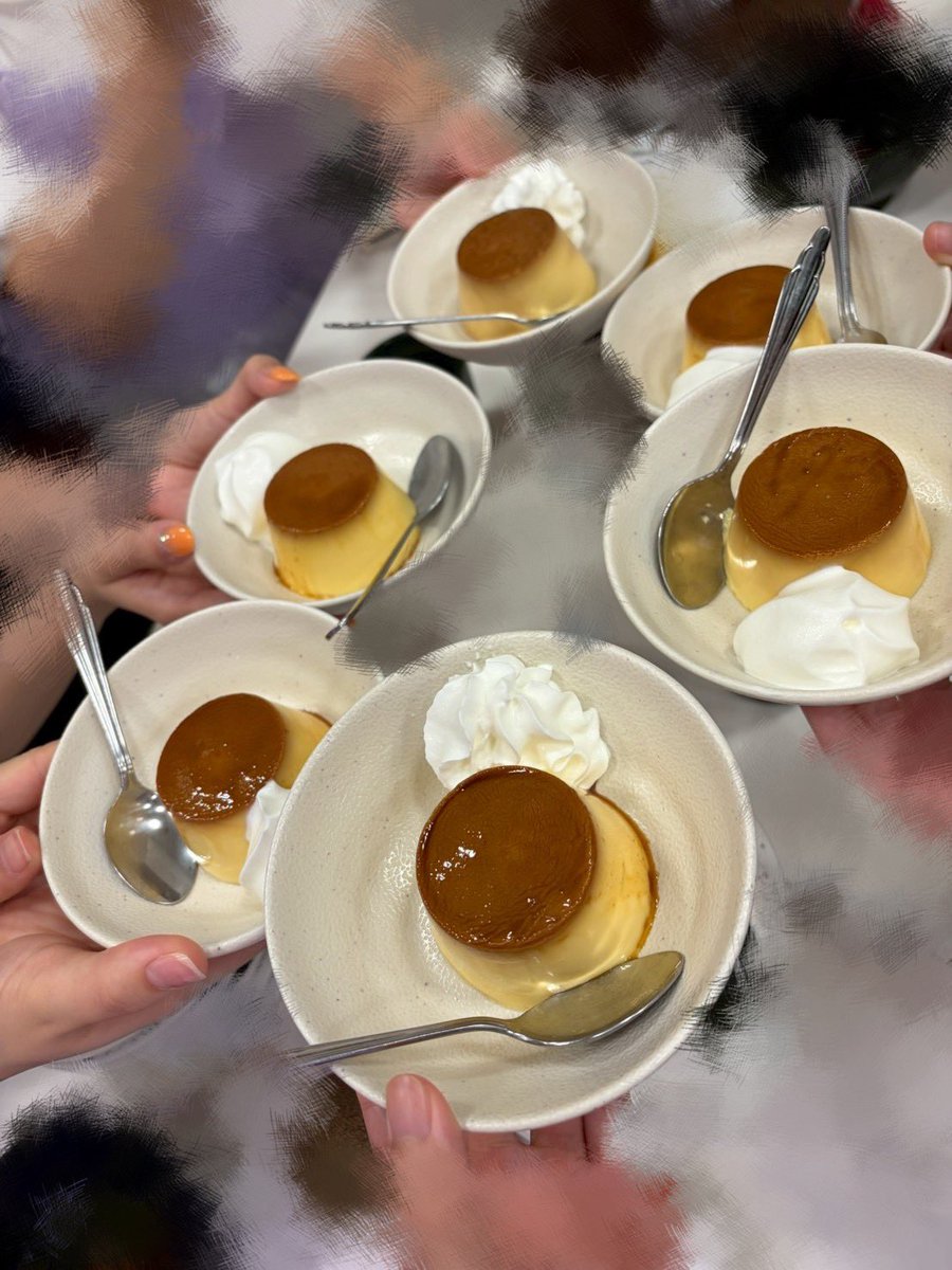 hiTomi_713's tweet photo. #プリキュアシンガーズライブハウスサーキット

いよいよ来週から始まりますねー！リハから既に楽しいよー！
スタートの地•福岡はなかやんと一緒🩵🧡みんなで一緒にハピネス注入！幸せチャージ！しようねー！！

リハ後みんなでプリンで乾杯したよ🍮

#プリキュア #precure https://t.co/g2ZPmSj2hp