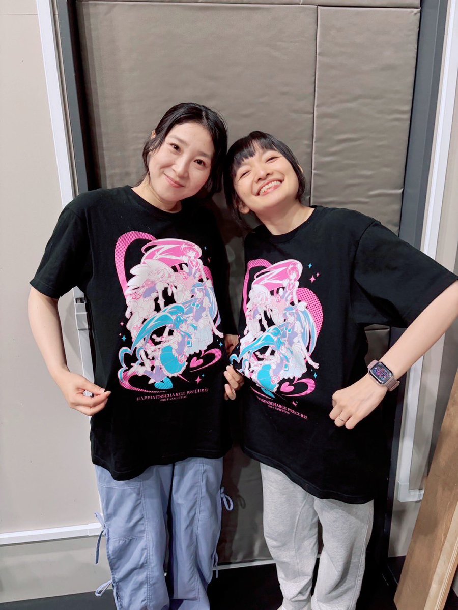 hiTomi_713's tweet photo. #プリキュアシンガーズライブハウスサーキット

いよいよ来週から始まりますねー！リハから既に楽しいよー！
スタートの地•福岡はなかやんと一緒🩵🧡みんなで一緒にハピネス注入！幸せチャージ！しようねー！！

リハ後みんなでプリンで乾杯したよ🍮

#プリキュア #precure https://t.co/g2ZPmSj2hp