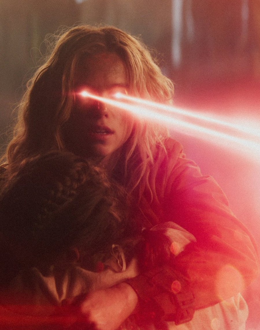 xsphyre's tweet photo. Physicality in acting. You can feel the power through how much effort the actor is putting into it. 

Now compare that to Supergirl. The lasers just come out of her without her barely doing anything 💀 https://t.co/t7Ba72bq7i