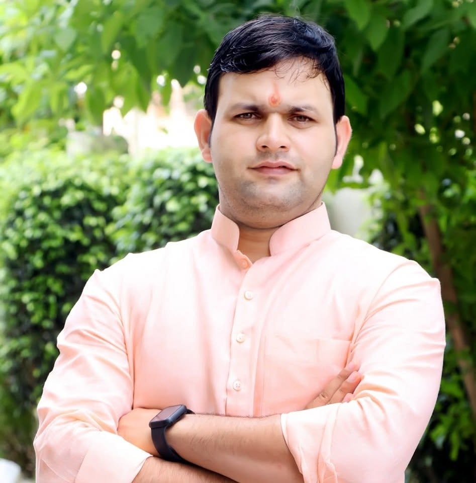 sunilsangwanckd's tweet photo. हरियाणा सरकार में कैबिनेट मंत्री एवं पलवल विधानसभा क्षेत्र के लोकप्रिय विधायक आदरणीय श्री @GauravgGautam जी को जन्मदिवस की हार्दिक बधाई एवं मंगलमय शुभकामनाएँ।

ईश्वर से प्रार्थना है कि आपको उत्तम स्वास्थ्य, दीर्घायु, सुख, समृद्धि एवं निरंतर यश की प्राप्ति हो। आप इसी प्रकार जनसेवा, प्रदेश के विकास तथा राष्ट्र निर्माण के कार्यों में अपनी सक्रिय एवं प्रेरणादायी भूमिका निभाते हुए नए कीर्तिमान स्थापित करते रहें।

आपका नेतृत्व और समर्पण समाज एवं प्रदेश की उन्नति के लिए सदैव प्रेरणास्रोत बना रहे।

— सुनील सतपाल सांगवान
विधायक, चरखी दादरी विधानसभा
