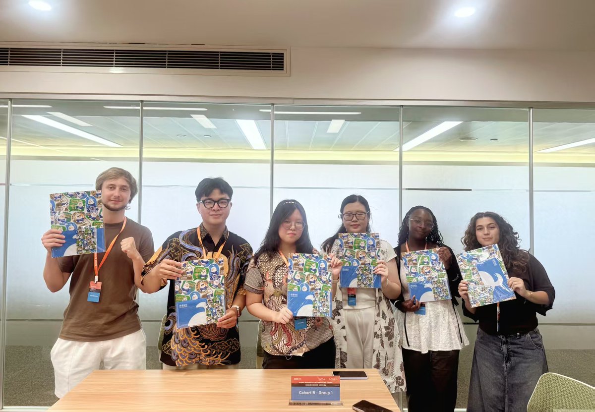 IBSS_XJTLU's tweet photo. Summer School students have also been hard at work trying their hand at Chinese calligraphy 🖌️
In this session, the began with writing the character "福" - which represents good fortune! 🧧
#IBSS #WeConnect #DoingBusiness #ChangingChina @XJTLU_CS @XJTLU https://t.co/PopWMpF0q1