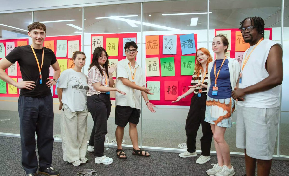 IBSS_XJTLU's tweet photo. Summer School students have also been hard at work trying their hand at Chinese calligraphy 🖌️
In this session, the began with writing the character "福" - which represents good fortune! 🧧
#IBSS #WeConnect #DoingBusiness #ChangingChina @XJTLU_CS @XJTLU https://t.co/PopWMpF0q1