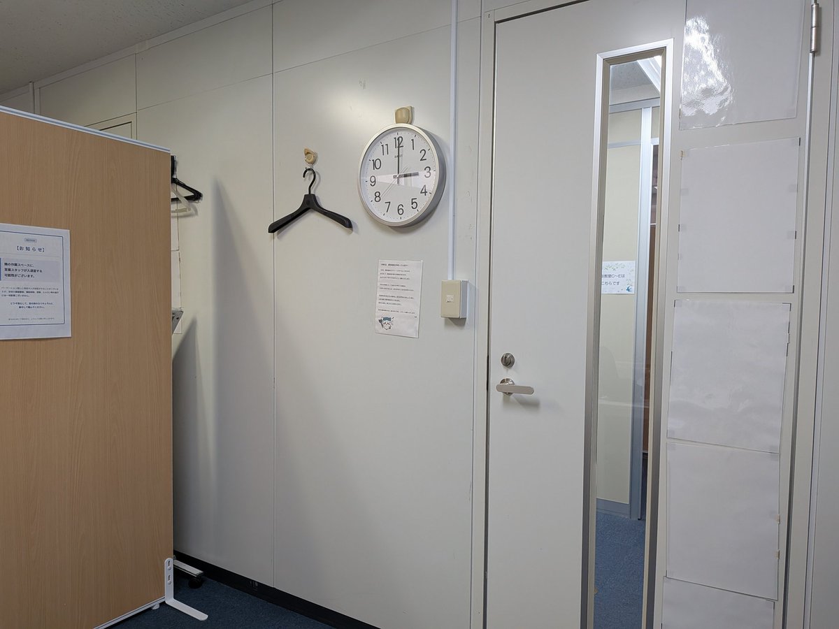 pochiteacher's tweet photo. こんにちは。
個別講義が２件あります。
18時00分からなんですけどね。
＃平日は穏やかな池袋 https://t.co/PKdmiwpLYo