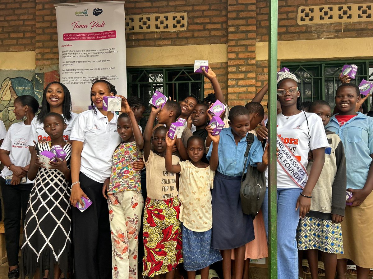 RoleModelFoundn's tweet photo. Throwback to 3 months ago when Queen Amelia Eunice Alum, @faceofgulucity participated in the Gashora Sanitary Pad Charity Drive in Gashora, Bugesera District, Rwanda, organized by Journey House Actions Rwanda (JHAR).

Together, we championed menstrual health &amp; girls' empowerment. https://t.co/2VZeFIO6eN