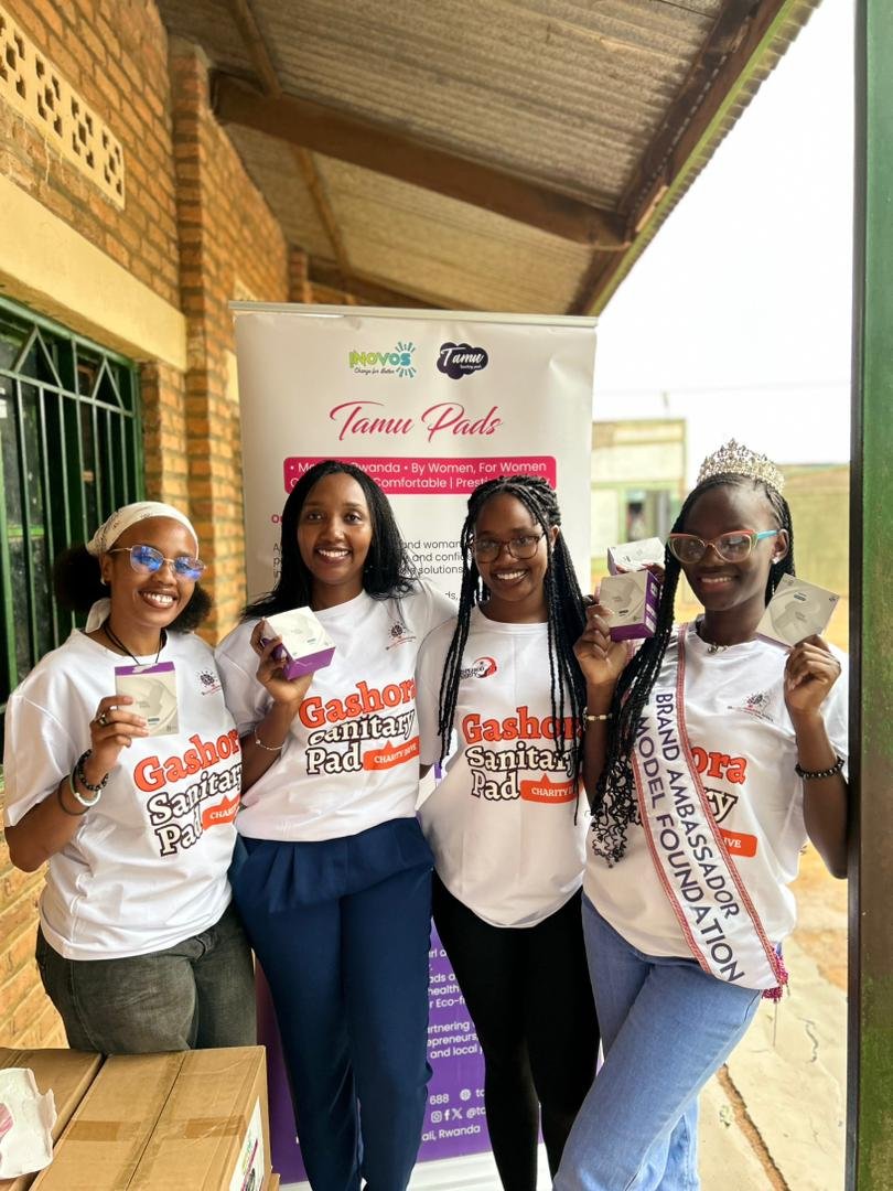 RoleModelFoundn's tweet photo. Throwback to 3 months ago when Queen Amelia Eunice Alum, @faceofgulucity participated in the Gashora Sanitary Pad Charity Drive in Gashora, Bugesera District, Rwanda, organized by Journey House Actions Rwanda (JHAR).

Together, we championed menstrual health &amp; girls' empowerment. https://t.co/2VZeFIO6eN