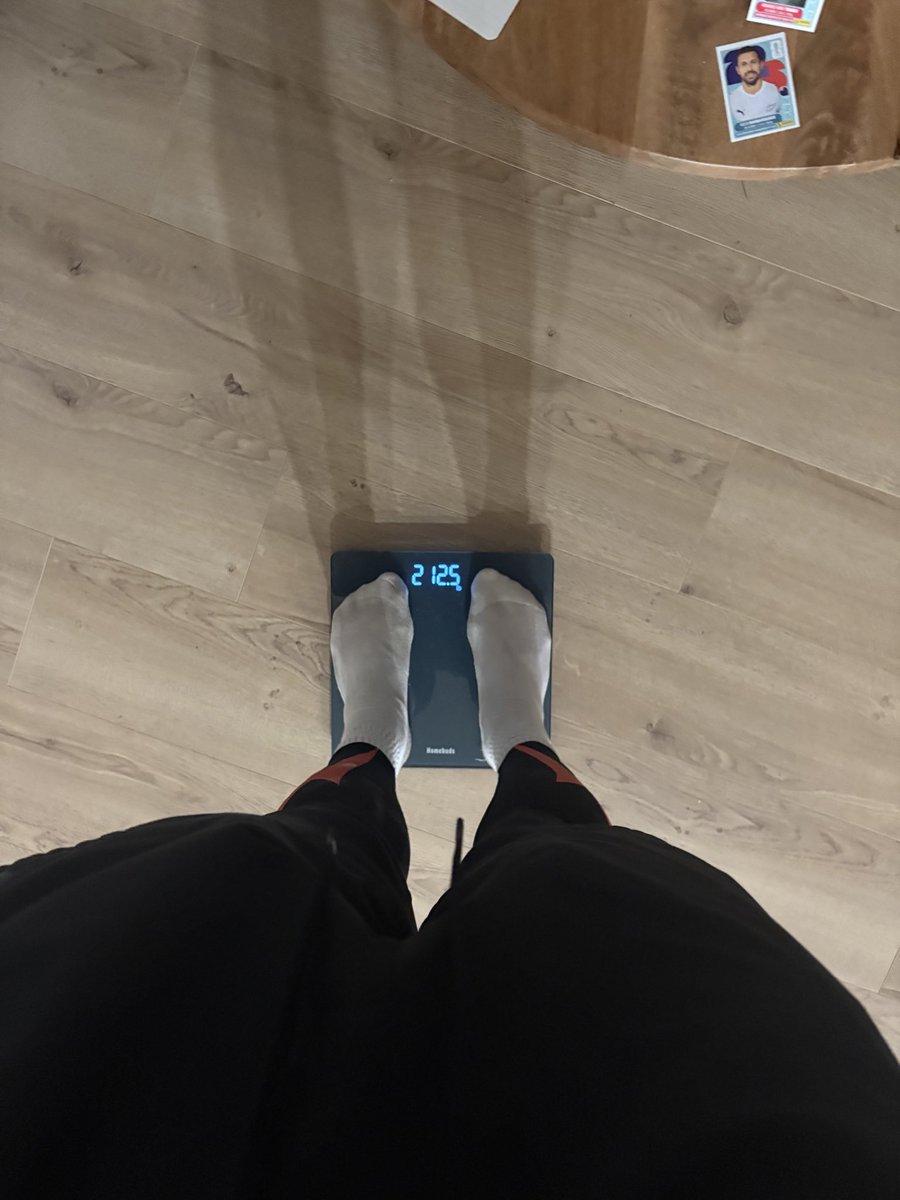 TigerViani's tweet photo. Day 9, 212.5 crazy weight fluctuations today was up to 218 after eating lunch. Big training day, ran 3 miles in the am, refueled, hit the gym, legs + polyos. Was a grind, cals jump last 2 days feeling good as I’m getting stronger. #togisfitnessthing https://t.co/yOpHBBZ21s
