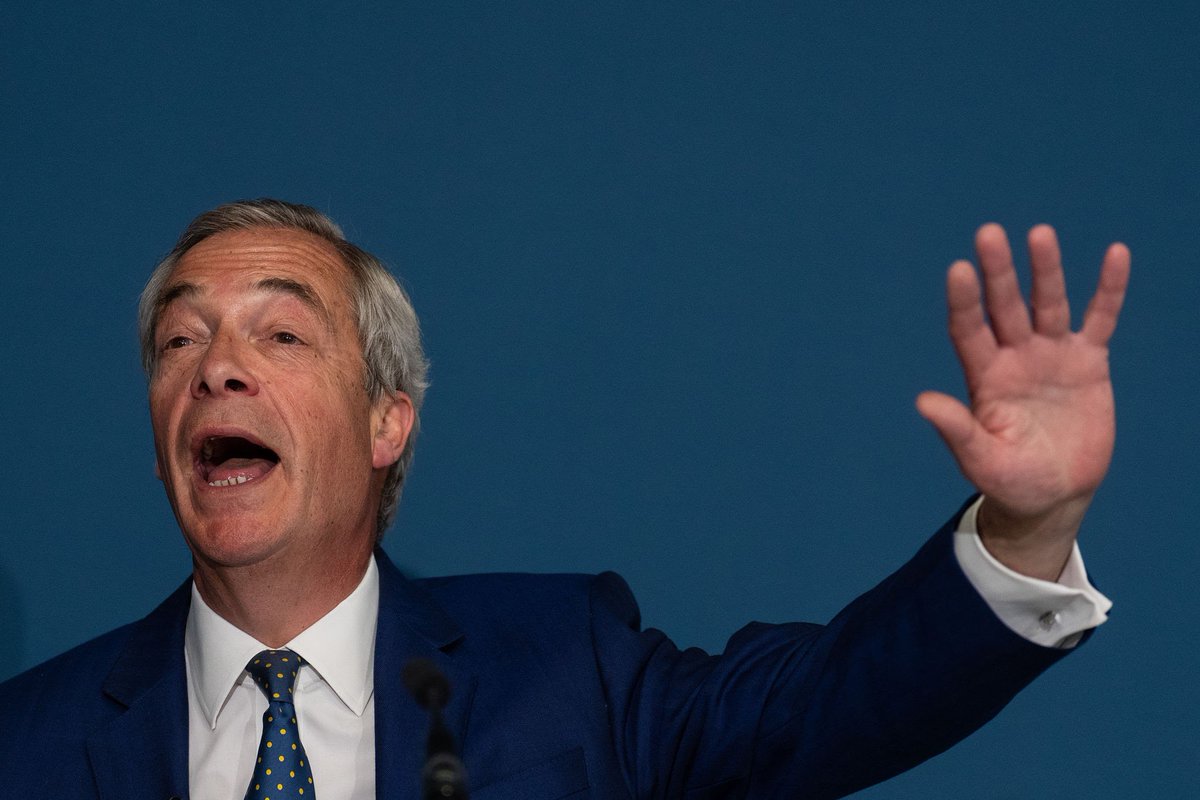King0243_PJC's tweet photo. There is someone out there earning less than £25k a year who believes that this man has their best interests at heart.

It’s a rather sad reflection on British politics, don’t you think? https://t.co/B3aUvGzxJy