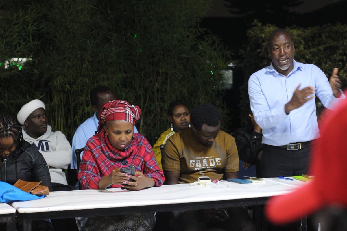 muchiri_kiminda's tweet photo. Leaving no stone unturned.
Discussions, deliberations and plans executed with precision and dedication.
Nairobi Decides Jubilee Aspirants Caucus is a force.
We're coming like a Tsunami.
#MbelePamoja
#IncomingMP
#KamukunjiRising https://t.co/FGfdgBASNa