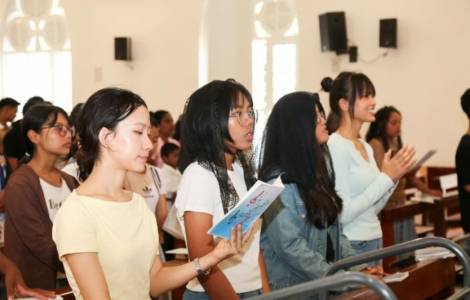 AgenziaFides's tweet photo. ASIA/MYANMAR - L'Arcivescovo di Mandalay: “La speranza resiste tra guerra, calamità e solidarietà interreligiosa”: di Paolo Affatato
Mandalay – “La parola ‘speranza’ appartiene sempre ai cristiani. Non riponiamo la nostra speranza in questo mondo, né in… https://t.co/ElOlbiewcm https://t.co/fKBdTNtgbA