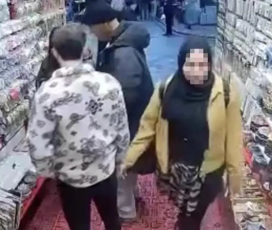 darkwebhaber's tweet photo. Birçok erkeği taciz eden 30 yaşındaki kadının "öğrenciyim, kolonya satıyorum" diyerek dükkanlara girdiği ve reddedilince tacize başladığı öğrenildi. https://t.co/skl5FVtcq7
