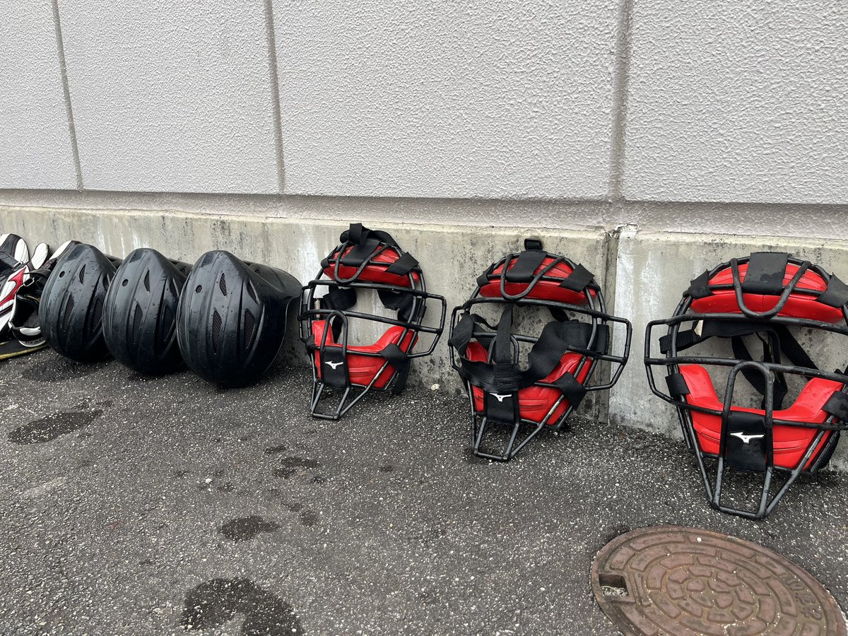 BP_DENSO's tweet photo. ⠀/／
　#ブラペガ の日常🦄❤️🖤
   \＼

節目ごとにいつも使っている道具やバスの掃除をします🧹🧼✨
前半戦が終わり、夏の練習に向けて
一度リセットして、また頑張ります💪

#デンソーブライトペガサス
#softball
#GALLOP https://t.co/2SJSX8LtMJ