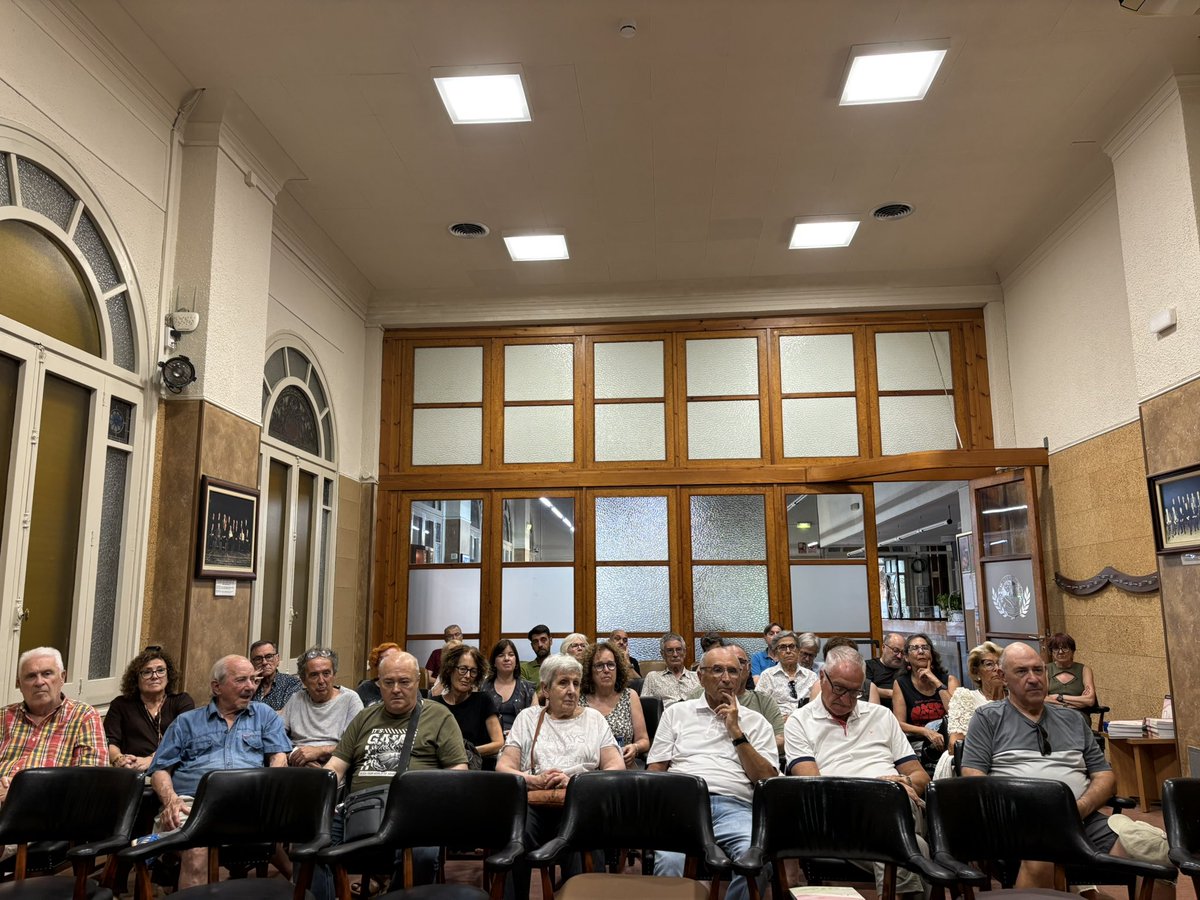 Antoni_Gelonch's tweet photo. Moltes gràcies als qui ahir vàreu venir ben nombrosos a la presentació del número 5 d la revista HORITZONS a Tàrrega.
Gràcies @AteneuTarrega, mestre Josep Minguell i @francesccanosa x l’acollida i les paraules. Continuem!
 @Horitzons2050 https://t.co/QYHCu0XogN