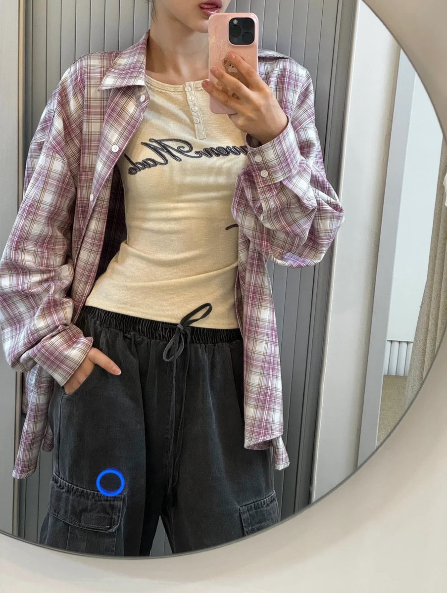 bellibly's tweet photo. checked the other posts on the story and smt caught my eye…. is that… minjis gift flannel…. https://t.co/fT7ppvO0Zo