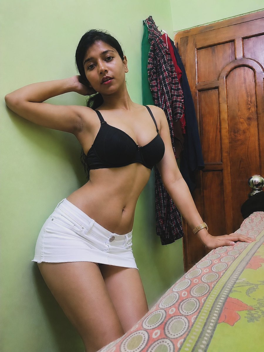 Debopri94813037's tweet photo. You like my outfit?🫦
#desi #mood #hot https://t.co/m52KrzwnPl