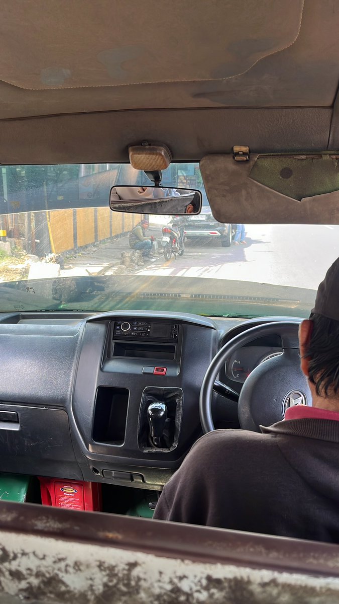 l0v3choco's tweet photo. im so excited naik transum alias angkot kalo deket jaraknya, di dalem nya ga penuh, dan klo mood aja. bcs bisa turun dulu buat jajan kalo lg ngetem dijalanan https://t.co/7ysShXu0Xl