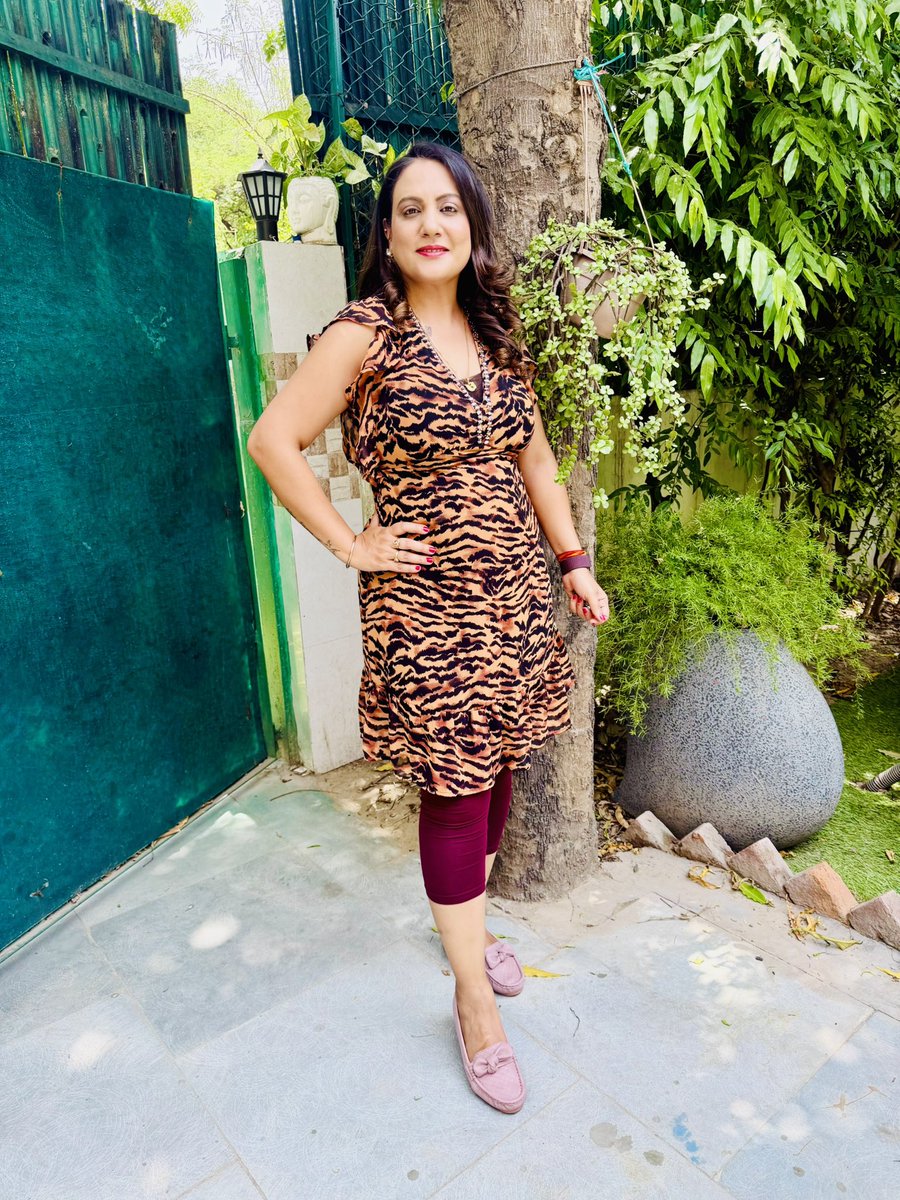 sonalgoelias's tweet photo. 🌿 Gratitude changes what we see. 🙏🏻
Optimism changes where we go. 👏🏻

“जो हमारे पास है, उसके लिए आभार;
और जो आने वाला है, उसके लिए विश्वास।” 🌸

Choose to begin each day with a thankful heart, a hopeful mind, 
and a determined spirit. ☀️

Because life becomes more meaningful when we focus on blessings instead of burdens, and possibilities instead of hurdles. 🙏🏻💛

#Gratitude #Optimism #PositiveMindset
#Hope #Inspiration 
#LifeLessons