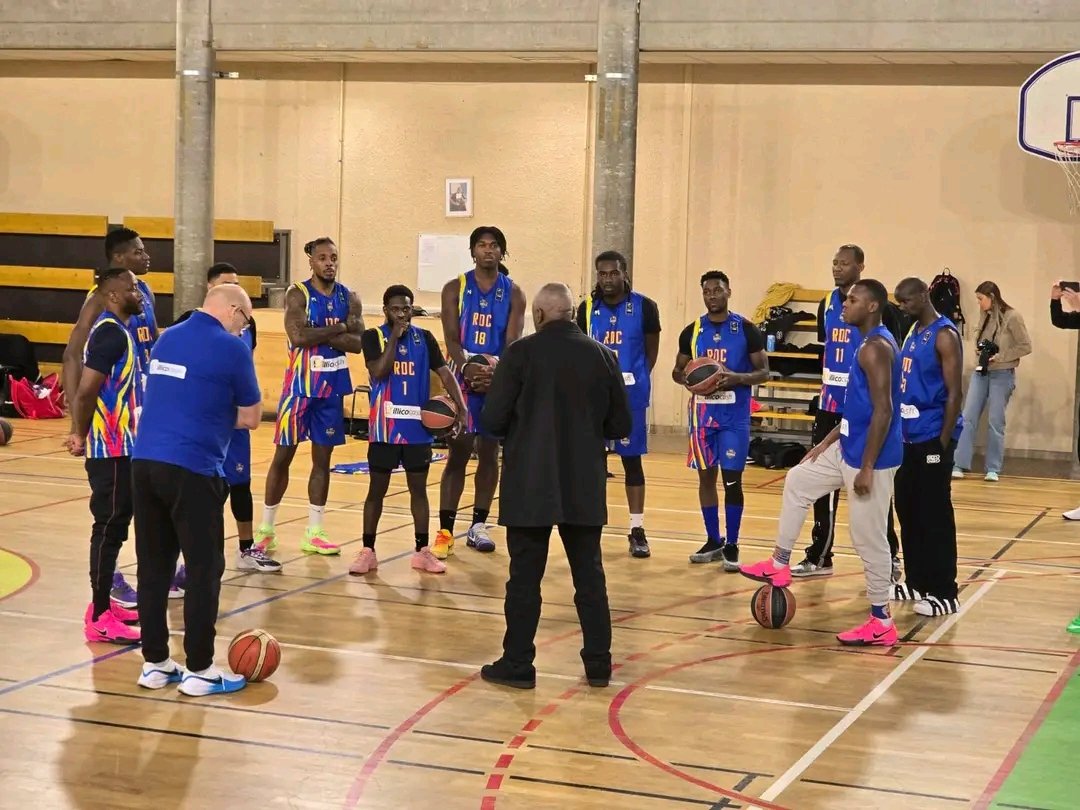 KalubaBene2003's tweet photo. 🏀🇨🇩 « On ne peut pas abandonner les Léopards. »

Qualifiée au 2ᵉ tour des éliminatoires du Mondial FIBA 2027, la RDC voit la FÉBACO dénoncer le manque de soutien de l'État.

« Sans les sacrifices de la Fédération, nous ne serions pas qualifiés. Quel est notre péché ? » https://t.co/7q5QhrBlaO