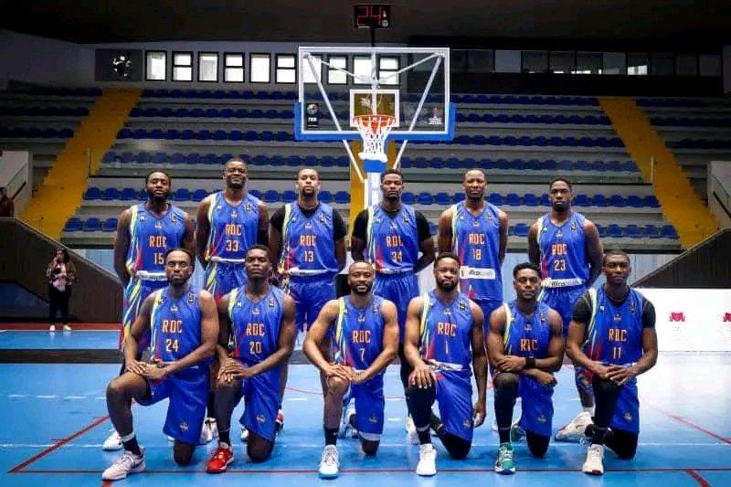 KalubaBene2003's tweet photo. 🏀🇨🇩 « On ne peut pas abandonner les Léopards. »

Qualifiée au 2ᵉ tour des éliminatoires du Mondial FIBA 2027, la RDC voit la FÉBACO dénoncer le manque de soutien de l'État.

« Sans les sacrifices de la Fédération, nous ne serions pas qualifiés. Quel est notre péché ? » https://t.co/7q5QhrBlaO