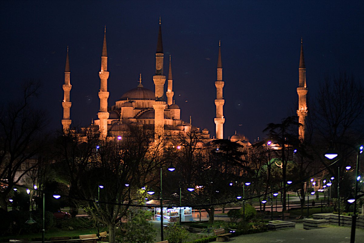 calmeilles's tweet photo. The Blue Mosque, Istanbul
#photography #Istanbul #night #BlueMosque #SultanAhmedMosque #Türkiye https://t.co/eYZfRdb0eX