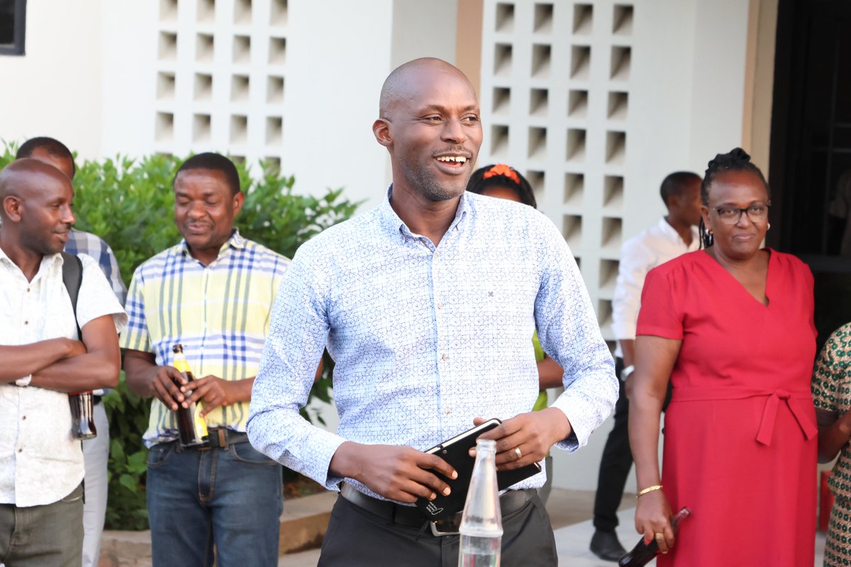 EnabelauBurundi's tweet photo. 2/2🏢Ce moment d’inauguration a aussi été l’occasion d’accueillir notre nouvelle Directrice Pays, qui prendra ses fonctions début août. La Directrice Pays sortante a adressé ses au revoir à l’ensemble des collègues &amp; rendu hommage à ceux partant à la retraite ou en fin de projet. https://t.co/4oHG1x926J