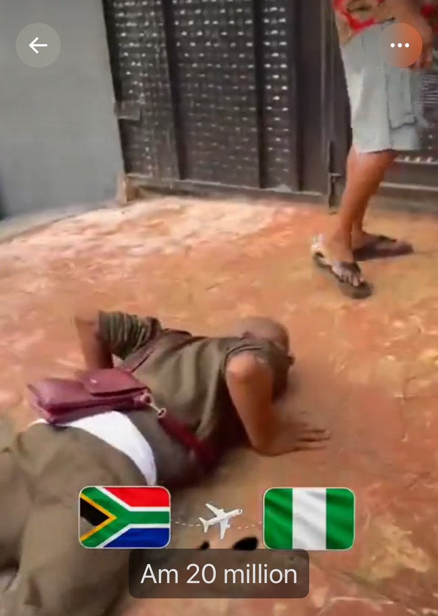 Olami_deeEbony's tweet photo. A Nigerian man living in South Africa returned home and prostrated before his elder brother.

For years, he had been sending him money to build a house for him. Instead of the brother squandering the money, his elder brother used it wisely and built him a beautiful house.

Not every brother would have done that.