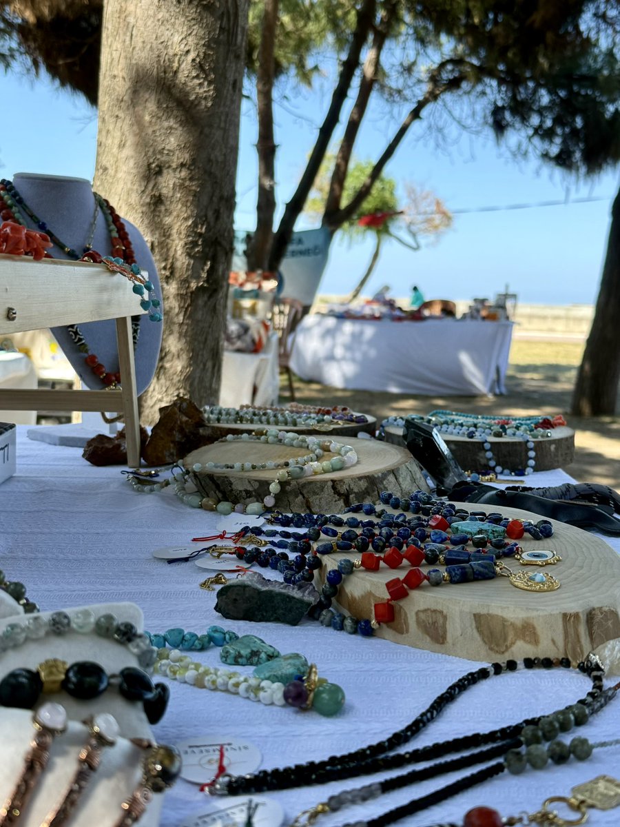 snmsi's tweet photo. #Günaydınlar! ✨ Bugün atölyeyi #festival alanına taşıdım desem? 😍 

En sevilen doğal taş tasarımlarımla ben de festival stantlarındaki yerimi alıyorum.

 #Atakum Sahilde yürüyüşe çıkanları, taşların enerjisini yakından görmek isteyenleri beklerim! 🌸 #DoğalTaş #TakıTasarım https://t.co/iSaBRd4dE4