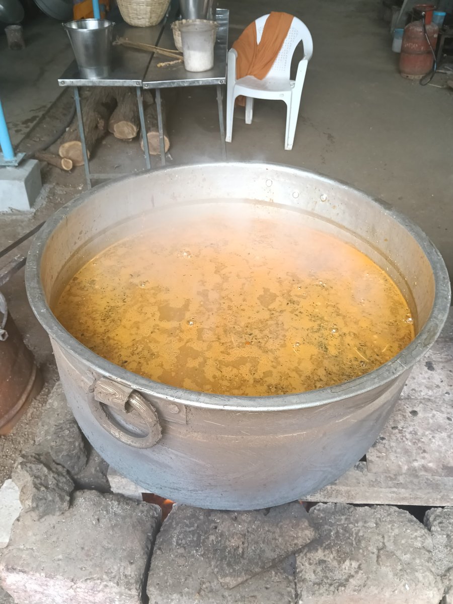 vellingiriswami's tweet photo. 03.07.2026  குருநாதரின் ஜீவசமாதியில் இன்றைய நாள் குருநாதரை தரிசிக்க வரும் பக்தர்களுக்கு பிரசாதம் தயார் செய்யப்பட்டுள்ளது.

#vellingiriswamigal
#vellingiriswami
#vellingiriswamijeevasamathi
#வெள்ளிங்கிரி_சுவாமி
#வெள்ளிங்கிரி_சுவாமிகள்_ஜீவசமாதி https://t.co/5h1pH29PuF