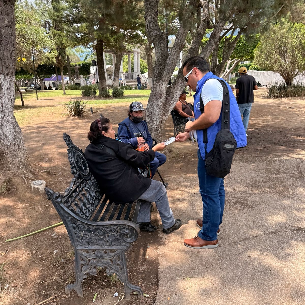 IFDPJalisco's tweet photo. Personal del IFDP, Delegación Jalisco, estuvo enla plaza principal de Ciudad Guzmán, para realizar una jornada de difusión de los servicios gratuitos de defensa penal y asesoría jurídica que brinda el IFDP, Delegación Jalisco.
Defensatel 800 224 242. https://t.co/E45raBNTvh