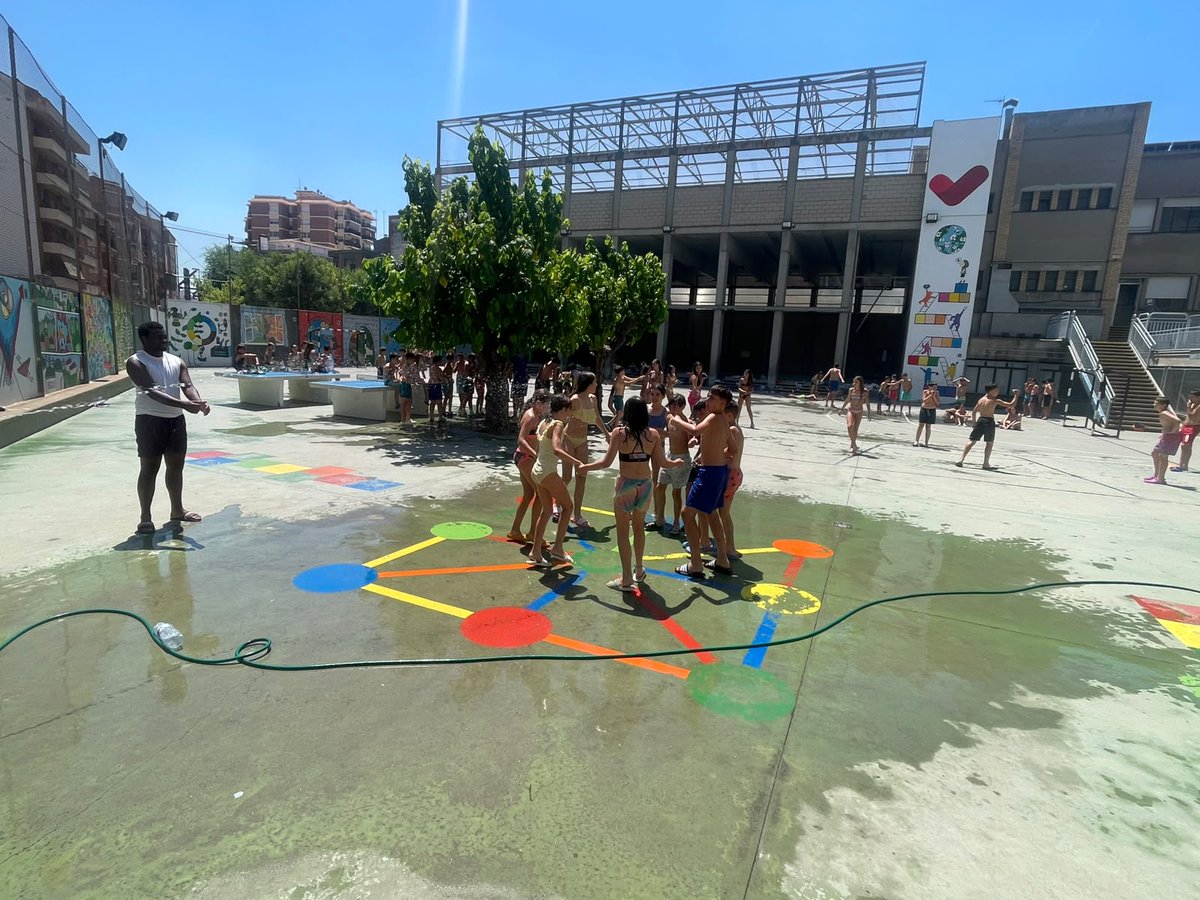 FCBQtecnic's tweet photo. CAMPUS |🏀A Balaguer el campus és per perfeccionar amb entrenadors/es de nivell i amb tecnologia. Concursos i després, a refrescar-se! @ciutatbalaguer https://t.co/xHtje7kWTw