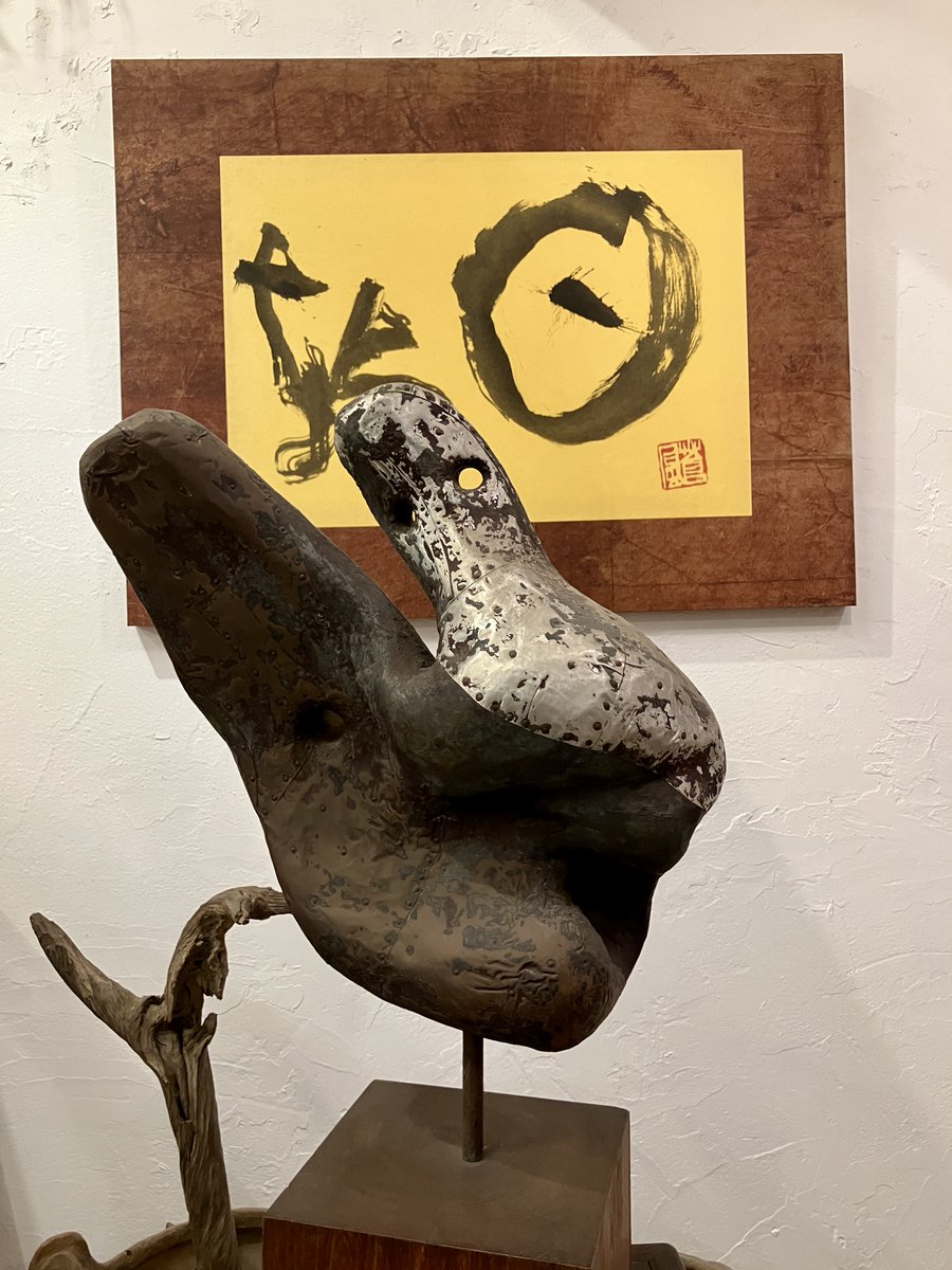 Ikebana_sogetsu's tweet photo. 【開催中】縄文シャワー展示室展 VIII 特別展示「勅使河原蒼風」展
── 蒼風の芸術と、縄文のエネルギーが共鳴する空間 ──

国分寺の丘の上APT「兒嶋画廊」にて、草月流の創始者・勅使河原蒼風の魅力を紐解く特別展が開催されています。

今回の見どころは、戦前からの高弟・尾中千草氏の貴重なコレクション。
彫刻、書、陶器、絵画など、蒼風の多才な芸術世界を物語る約40作品が一堂に会します。

さらに、ハート型土偶の頭部など、貴重な縄文土器や土偶も同時展示。

残り会期もあと約1週間（7月12日まで）となりました。どうぞお見逃しなく！

会期
2026年6月13日（土）〜7月12日（日）
※月曜休廊 / 12:00〜18:00

会場
丘の上APT／兒嶋画廊
（東京都国分寺市泉町1-5-16）
https://t.co/LxpnUDyjUG

お問い合わせ：042-207-7918 / eakojima@gmail.com