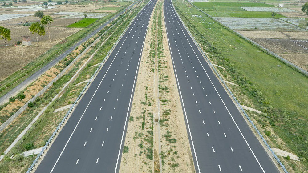 marinebharat's tweet photo. 99% of Twitter doesn’t know who was the last Roads, Transport and Highways Minister of India

99.99% people in India don’t know the name of previous Roads, Transport and Highways Minister of India https://t.co/fRSviGZ7wz