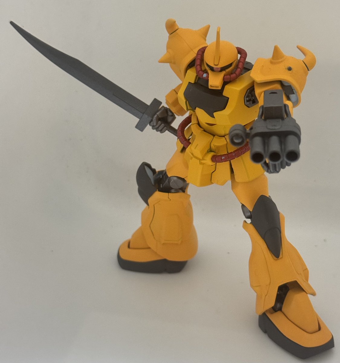xyaomix's tweet photo. #みんなのリンプラモを見せてくれ 

れみたグフカス
マンダリンイエローとコーラルイエローで濃淡付けたんだっけか？
れみたにまたれみたの作るわって言ったら、ずっと作り続けろって圧かけられたwww https://t.co/NQJ3YXYbb0