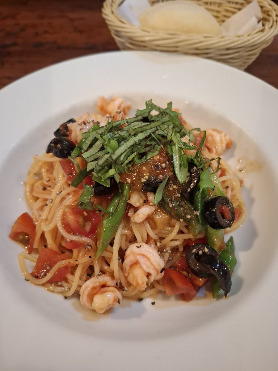 NipporiK's tweet photo. 本日の🍝パスタはフェデリーニ・海老とトマトの冷製仕立て😋
👩出勤予定👩
３日(金)オト・ノア・ヨウコ・リコちゃん
４日(土)ノア・シズカ・オトちゃん
５日(日)定休日
#日暮里
#スナック貴族
#アルバイト募集中👩
#派遣さんもお願いしようかな… https://t.co/4QVIMin9CB