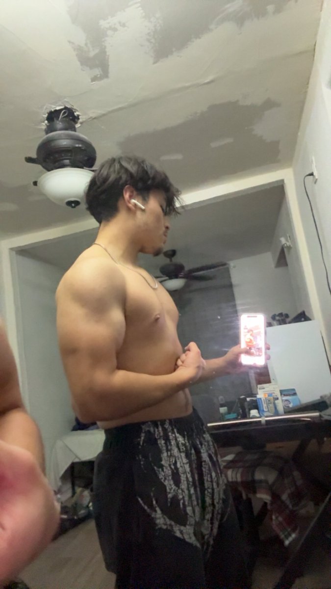 Isaac0953365942's tweet photo. love me a lil arm pump

#gym #latino #ie https://t.co/OwGy5aO8Ka