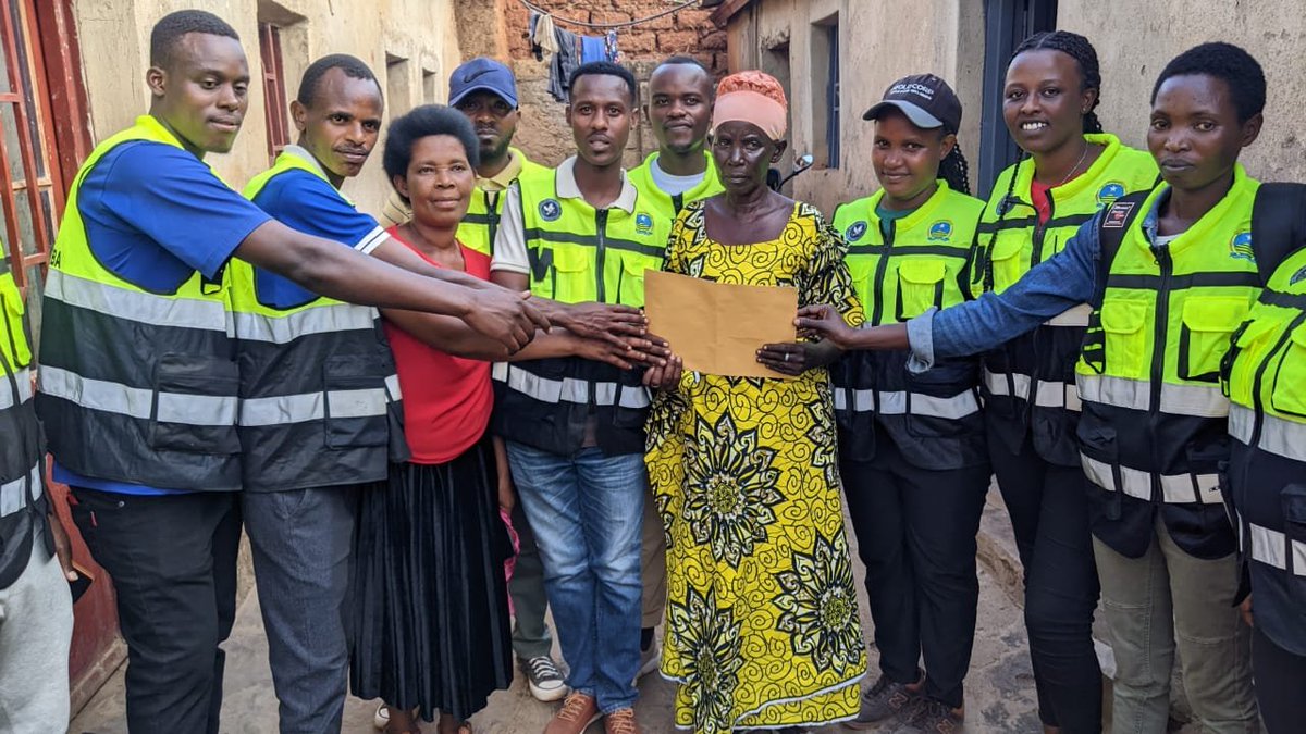 RYVCP_Gasabo's tweet photo. Dukomeje kuba hafi y'abarokotse Jenoside yakorewe Abatutsi. @RwandaYouthVol1 muri @ndera_sector twasuye uwarokotse Jenoside yakorewe Abatutsi mu rwego rwo kumwereka ko rurikumwe muri iyi minsi 100 yo #Kwibuka32 Jenoside yakorewe Abatutsi. @RwandaLocalGov @Rwandapolice https://t.co/eRqFO9kPLJ
