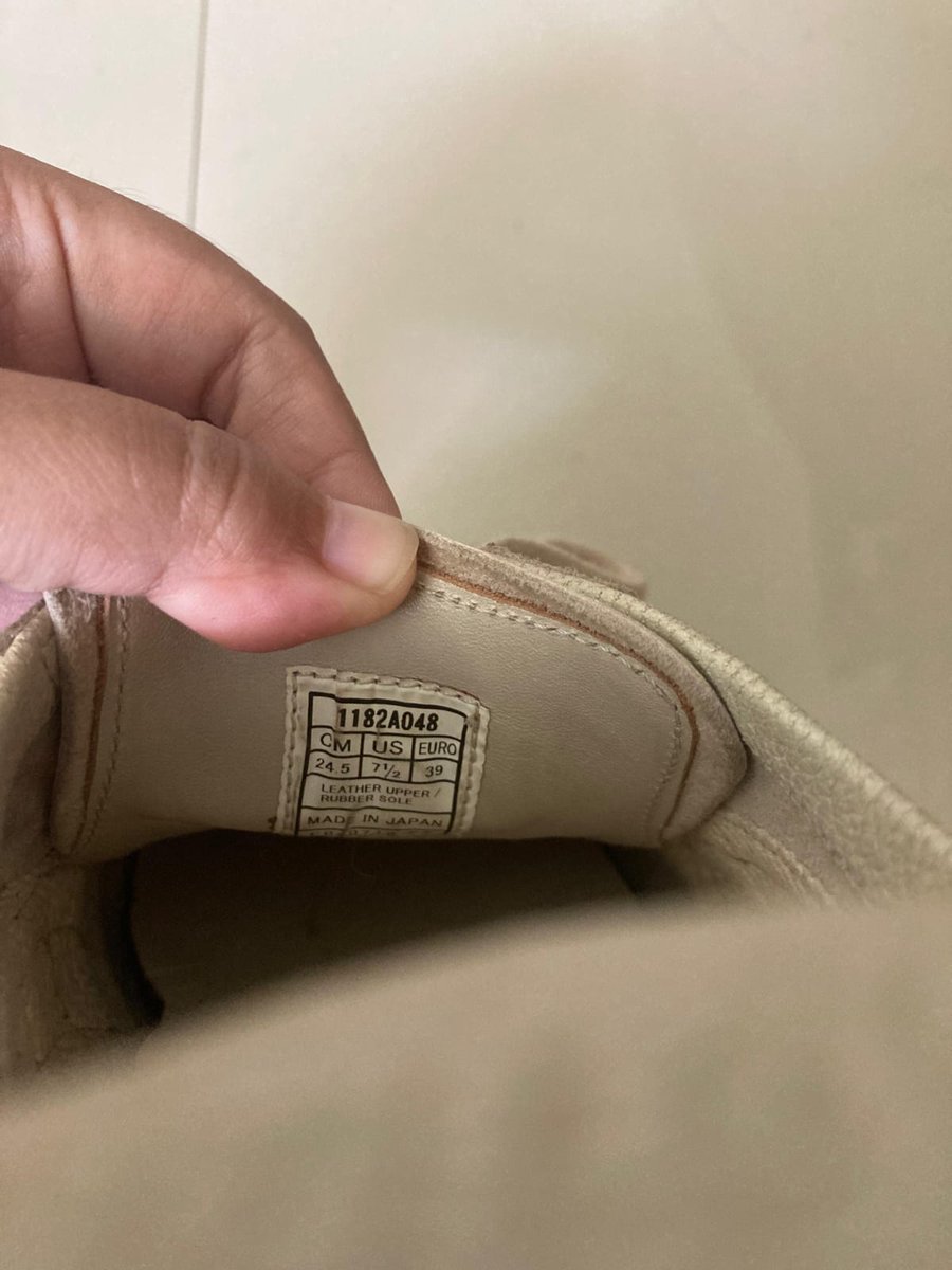 sadrukran's tweet photo. |Titip jual|

Onitsuka Deluxe Nippon Made Cream/Breeze 

*Bekas, kondisi masih bagus
*Tidak sering digunakan
*No box

*Size: 39/24.5 cm

*Jaminan uang kembali jika tidak original

Harga: ? 

#wts #Onitsuka
#wtb #zonauang #zonajajan https://t.co/gM2DeRgdha