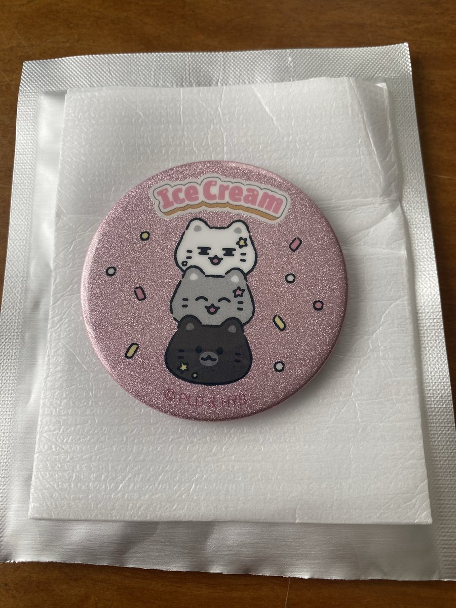 hoshi______1010's tweet photo. SEVENTEEN セブチ MINITEEN ミニティーン アイスクリーム icecream ラキドロ 缶バッジ 交換

譲・ ジュン 

求・ ウジ

郵送希望です
お気軽にお声掛けください🍀.* https://t.co/Kf9CGGq6rM