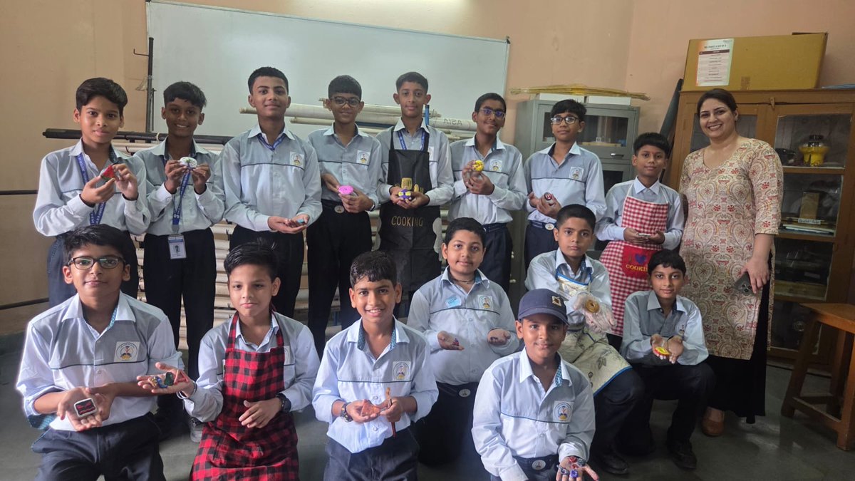 DwarkaSec10SoSE's tweet photo. A hands-on Clay Fridge Magnet Making Workshop was organised for students of Classes VI–VIII by Newspaper in Education (NIE), The Times of India, inspiring creativity, artistic expression &amp; practical learning through engaging activities. @Dir_Education @timesofindia 🎨🖌️🖼️ https://t.co/WcXVAiHOry