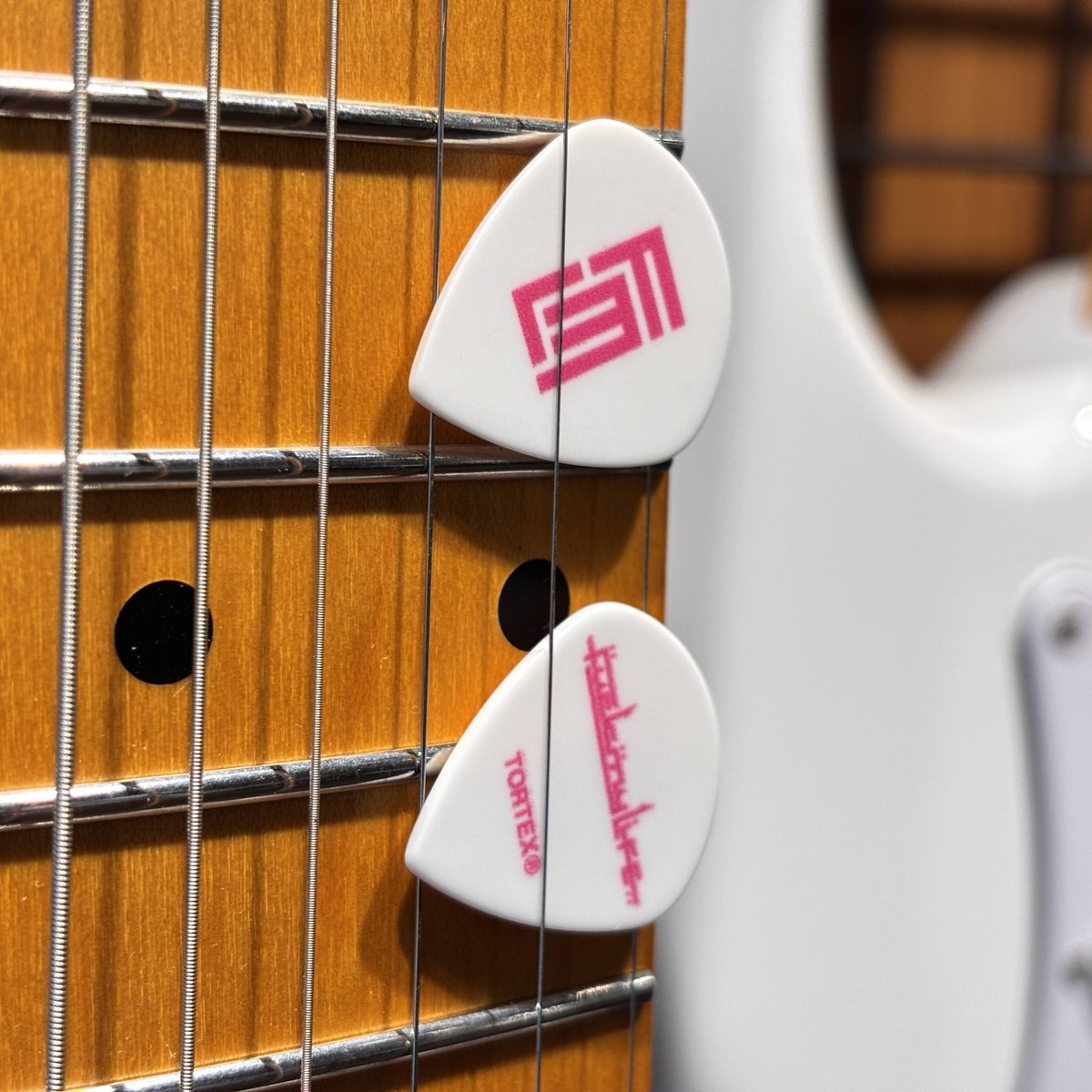 新入荷】MOROHAのギタリストUK氏のシグネチャーピックが入荷！ 鋭い