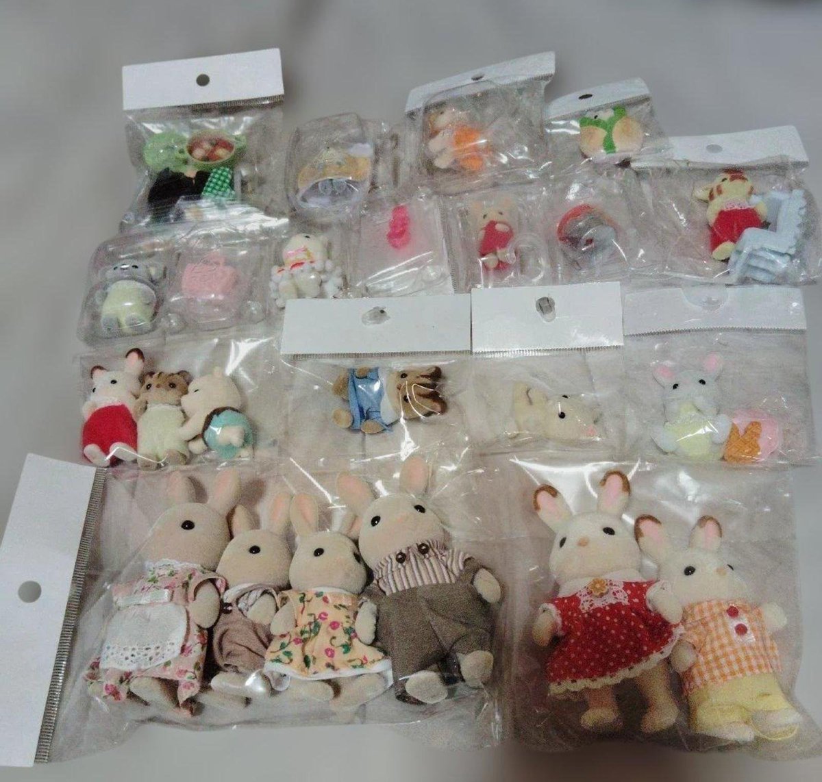 jelliycat's tweet photo. hai GO aku lagi open member &amp; nanti malam ada war ini semua murah murah... pict pertama all items 35k/ea, pict 2 28k/ea &amp; last under 60k/ea. yang mau join boleh langsung reply id line nya aja / link line nya yaa, gabisa dm karna dm aku eror. go super trusted dom jaksel🩷 https://t.co/0cOnoZw3ec