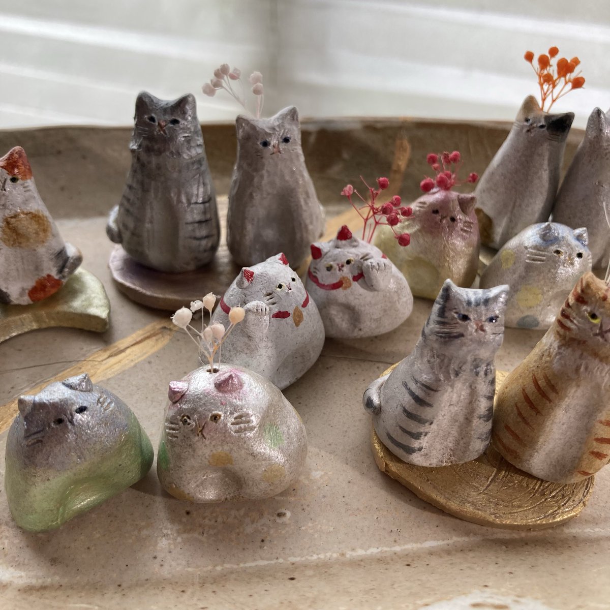 chibineri's tweet photo. 4.5日はネコマルシェ🐈
シビックセンターの中での出展は初めてです✨かわいい猫ちゃんアクセサリーや置き物たくさんできましたので✨
雑貨村にぜひぜひ
遊びにいらしてください🙇
#at_necosontyo #雑貨村at
#クラフトマルシェ
#猫好き　#日立市シビックセンター https://t.co/Rk4xkfGgjW