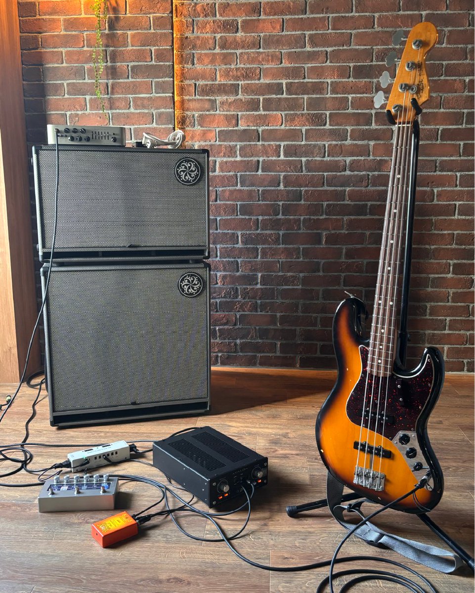 kyoritsucorp's tweet photo. ⚡️NEXUS TONE PD-07はIEC C13/C14プラグを採用した付属のLINKケーブルを使えば、PD-07を2台リンクさせてフロアプロセッサーを2台同時に駆動させることも!🎛️🎸
もちろんリンクだけでなく、AC電源の機器にも電源供給が可能です🔌✨
#nexustone #pd07 #powersupply #pedalboardsetup #パワーサプライ https://t.co/5cDMkLcL2o