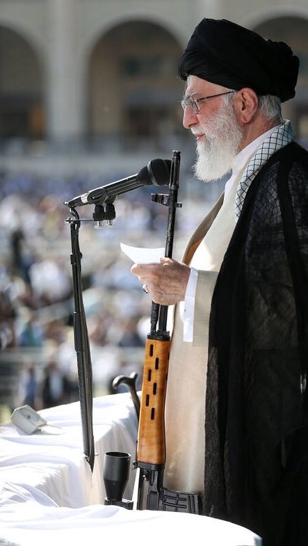 borayr59's tweet photo. به وطن فروشان بیشرفی که خواهانند همزمان باتشییع پیکر #خامنه_ای_شهید مکتب خامنه ای رحمت الله را هم تشییع کنند میگوییم
خامنه ای شهید برایتان خطرناک تر است چون این بار مردم حول محور خون قائد شهید مبعوث شدند و گردن هرکس که در مقابل این مکتب بایستد را قاطعانه خواهند شکست
#باید_برخاست https://t.co/GdyfnCyYVO