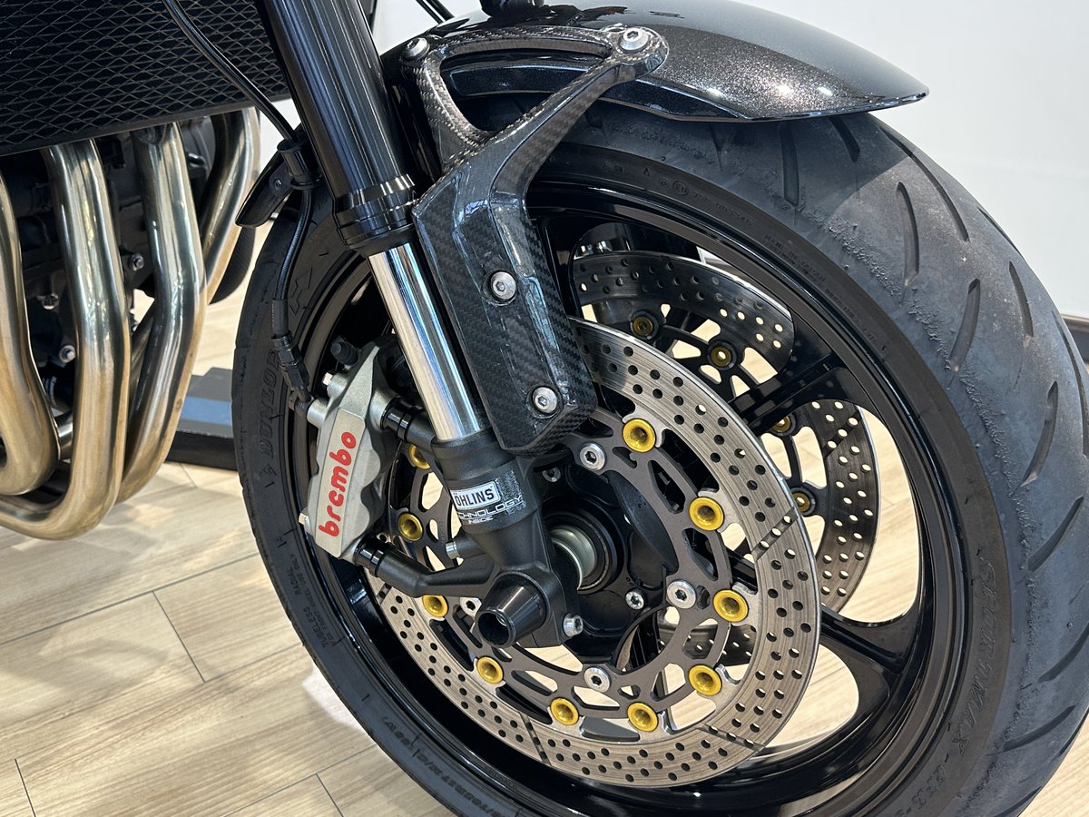 KP_omiya's tweet photo. 【中古車情報】

2019年モデル「Z900RS」が入荷しました。
外装オールペン/フロント・リアサス OHLINS/ etc

唯一無二の１台です。
詳しい内容については下記URLをご確認ください。
https://t.co/yBsn3p3pe1

ぜひお問合せお待ち致しております。

＃バイク #カワサキのある生活 #カワサキプラザ大宮 https://t.co/8d0eOEkg5O