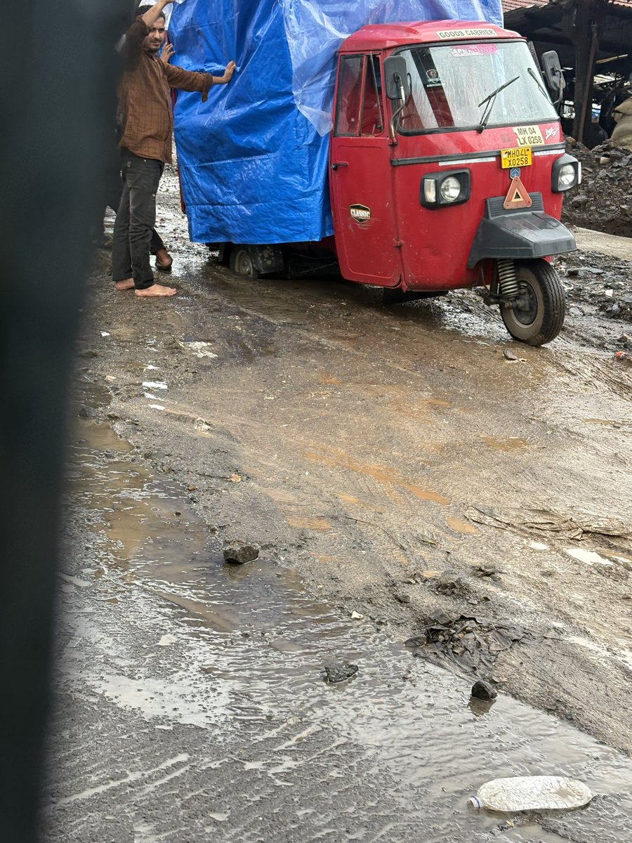Devarchit's tweet photo. Last 24 hours on #GhodbunderRoad in pictures, the epitome of administration’s systematic failure. 

The naysayers will say we have concretised roads now but it is a job done pathetically if there is water logging on it, and that’s the least. 

Not bringing up the lack of streetlights and foot overbridges at this point.

All pictures not mine. 

#Thane #ThaneTraffic #ThaneWaterCrisis #MMRDA #Mumbai #ReshapingMMR #Maharashtra #ReimaginingMMR #MumbaiInMinutes #MumbaiInfrastructure #UrbanTransformation #RebootingMumbai #ReshapingMMR #InfrastructureLeadership #Kasarvadavali

@nareshmhaske 

@PratapSarnaik 

@MMRDAOfficial

@TMCaTweetAway

@MahaDGIPR

@ThaneCityPolice