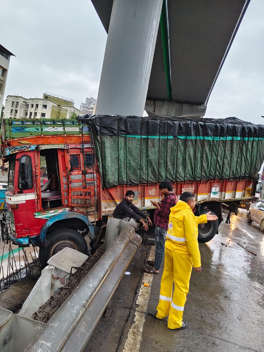 Devarchit's tweet photo. Last 24 hours on #GhodbunderRoad in pictures, the epitome of administration’s systematic failure. 

The naysayers will say we have concretised roads now but it is a job done pathetically if there is water logging on it, and that’s the least. 

Not bringing up the lack of streetlights and foot overbridges at this point.

All pictures not mine. 

#Thane #ThaneTraffic #ThaneWaterCrisis #MMRDA #Mumbai #ReshapingMMR #Maharashtra #ReimaginingMMR #MumbaiInMinutes #MumbaiInfrastructure #UrbanTransformation #RebootingMumbai #ReshapingMMR #InfrastructureLeadership #Kasarvadavali

@nareshmhaske 

@PratapSarnaik 

@MMRDAOfficial

@TMCaTweetAway

@MahaDGIPR

@ThaneCityPolice