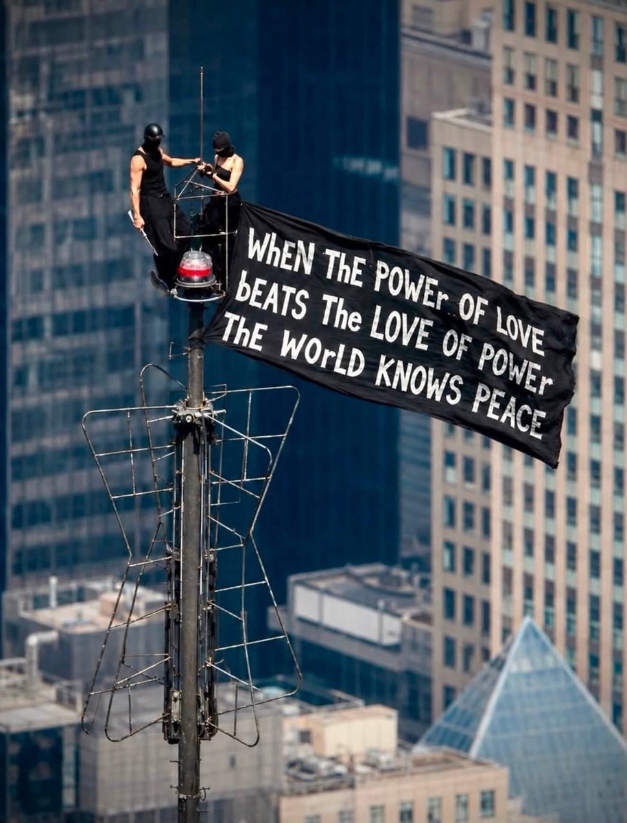 TheLiminalSoul's tweet photo. Grand Rising ☀️🕊

They didn't climb the Empire State Building for money 

They didn't climb it for politics

They climbed it to remind the world:
"When the power of love beats the love of power, the world knows peace."

Whether you agree with how they did it or not, the message deserves to be heard❤️