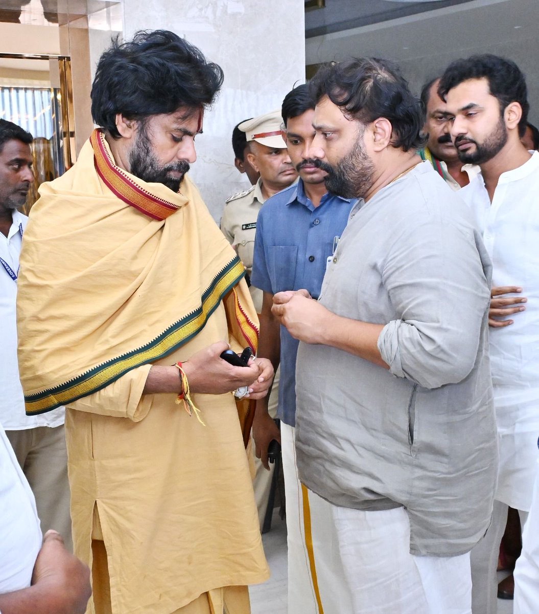 PRAVEENREDDYYCP's tweet photo. మహిళల విషయం లో తప్పు చేస్తే తల తీసే చట్టం ఎలా అమలు చేయాలో డిస్కస్ చేస్తున్నట్టుంది https://t.co/qGIzpyBSsl