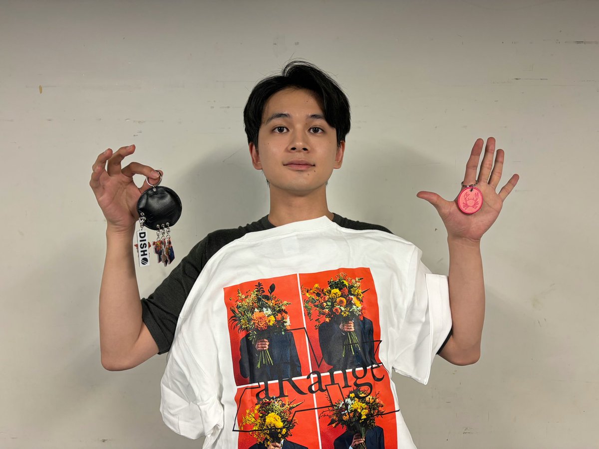 dish_info's tweet photo. ＼  グッズ情報🛒  ／

『DISH// HALL TOUR 2026
              "aRange"　　　　  』

🌻北海道/カナモトホール(札幌市民ホール)

【先行販売】14:30〜17:00
https://t.co/5M8uKNDXG5
※終演後30分程度も販売予定
（列が途切れ次第終了）

是非販売ブースにお越しください！
#DISHꤷꤷ #DISHꤷꤷ_aRange